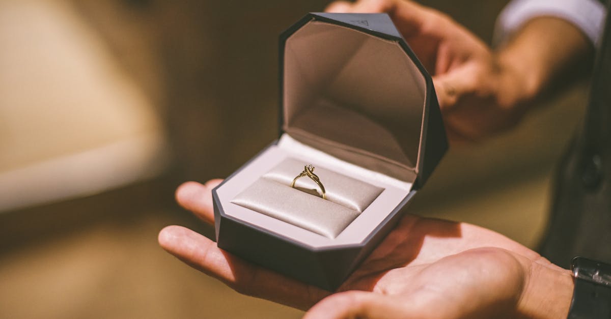 objevte výhody investování do diamantů. zjistěte, proč jsou diamanty stabilní investicí, jak bezpečně koupit diamanty a jaké jsou aktuální trendy na trhu s diamanty.