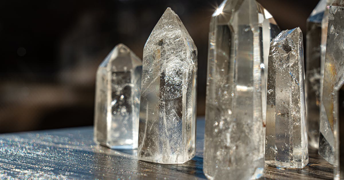 objevte aktuální ceny drahokamů a zjistěte, co ovlivňuje jejich hodnotu. přehledné informace o cenách různých drahých kamenů pro sběratele i investory.