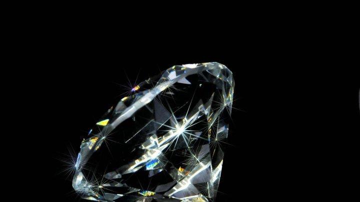 zjistěte, proč jsou investoři přitahováni diamanty jako bezpečnou a dlouhodobou investici. objevte hlavní výhody investování do diamantů a na co si dát pozor před nákupem.